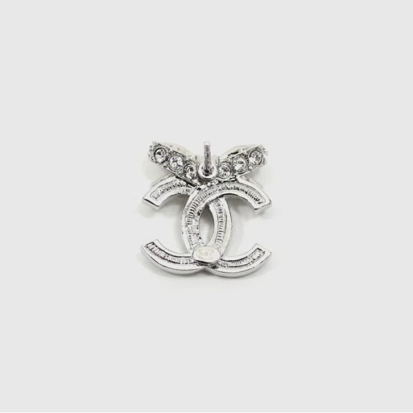 Chanel classic double-C bow-shaped diamond-studded stud earrings - Image 2