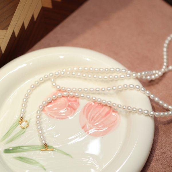 Celebrity-inspired S925 silver necklace with natural freshwater pearls. Light luxury, pure silver OT clasp, small pearls. Ideal as choker or sweater chain for women. - Image 2