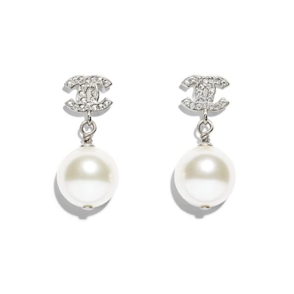 The original Chanel double-C diamond-encrusted square diamond and pearl light luxury earrings. - Image 4