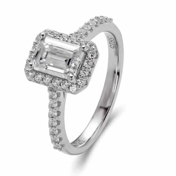 A square sugar ring made of S925 pure silver and set with Moissanite, featuring a light luxury and high-end look