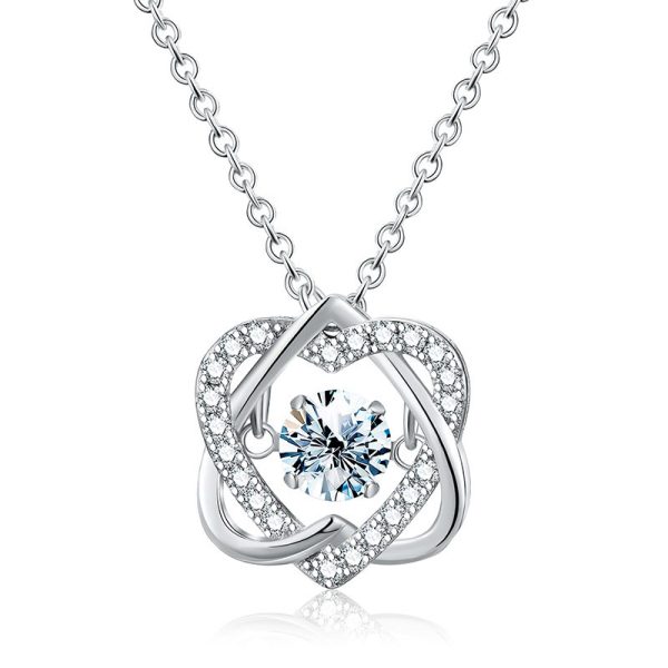 A 0.5-carat Moissanite six-pointed star "beating heart" necklace made of S925 pure silver