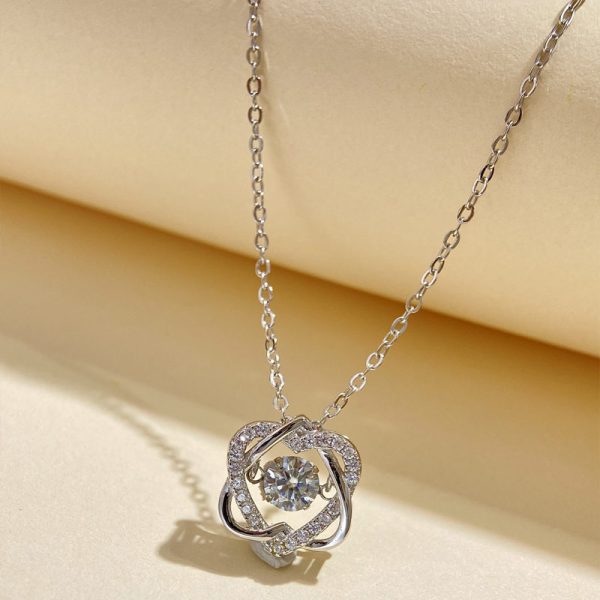 A 0.5-carat Moissanite six-pointed star "beating heart" necklace made of S925 pure silver - Image 3